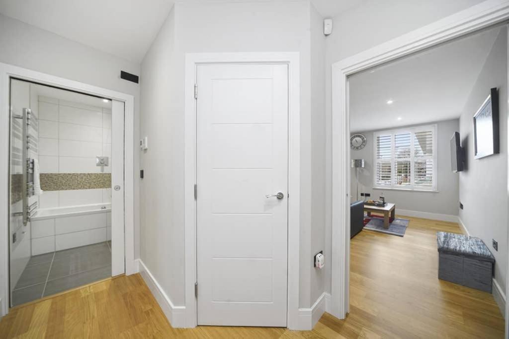 Flat 3 Bridge House Appartement Staines-upon-Thames Buitenkant foto