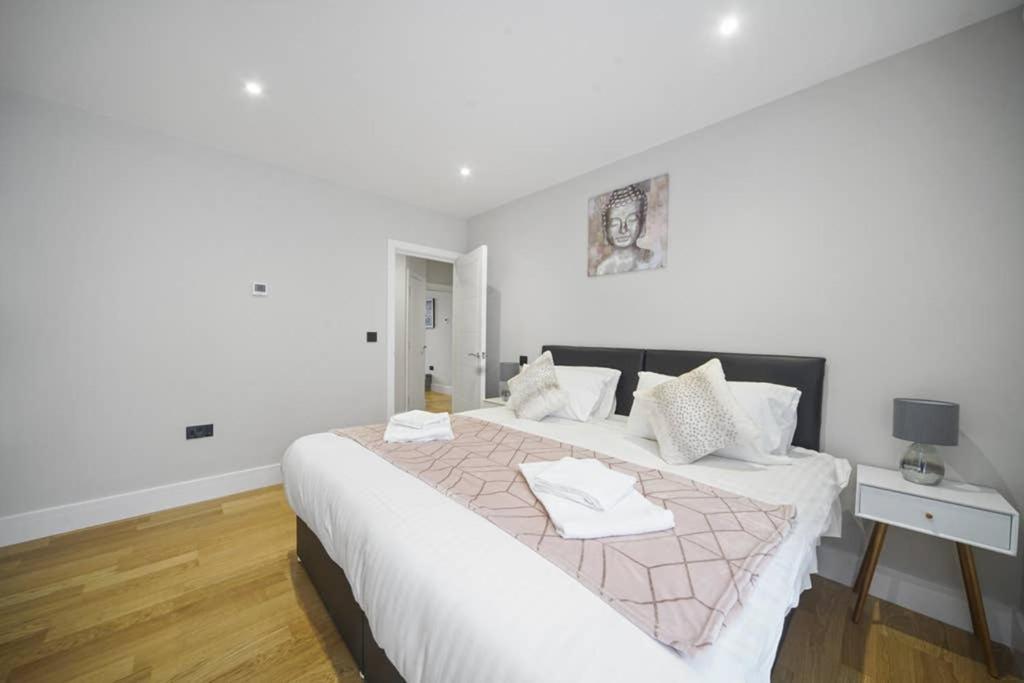 Flat 3 Bridge House Appartement Staines-upon-Thames Buitenkant foto