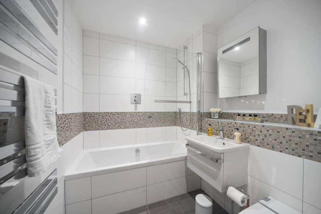 Flat 3 Bridge House Appartement Staines-upon-Thames Buitenkant foto