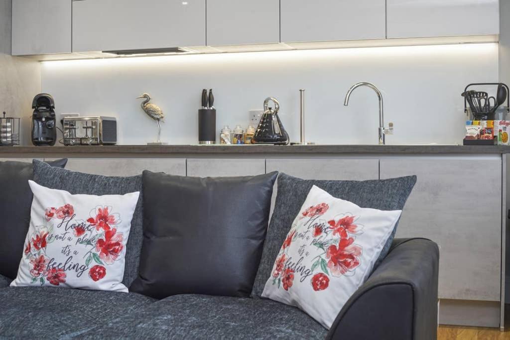 Flat 3 Bridge House Appartement Staines-upon-Thames Buitenkant foto