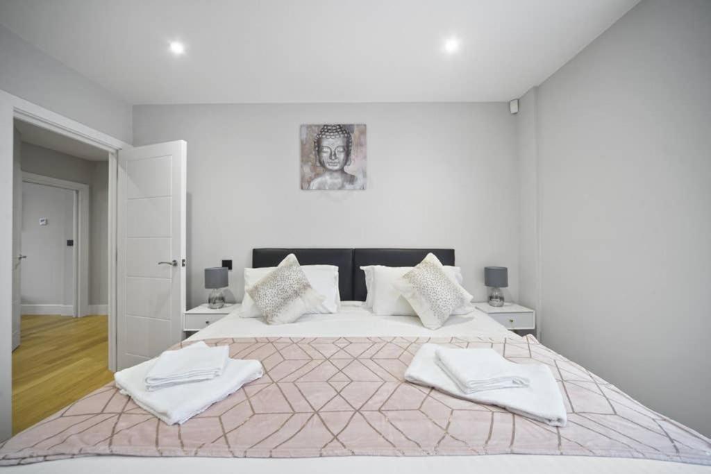 Flat 3 Bridge House Appartement Staines-upon-Thames Buitenkant foto