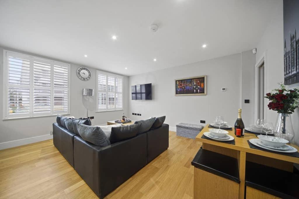 Flat 3 Bridge House Appartement Staines-upon-Thames Buitenkant foto