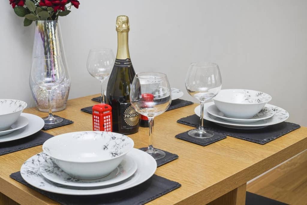 Flat 3 Bridge House Appartement Staines-upon-Thames Buitenkant foto